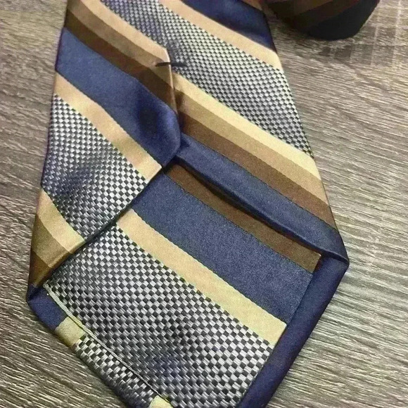 Pronto Uomo Tie. 100%Silk. - Picture 3 of 4